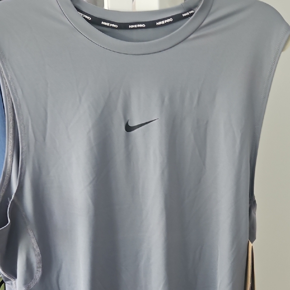 Nike Men's Light Gray Tank Top